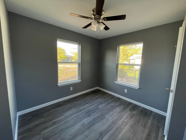 Building Photo - 501 S Front St