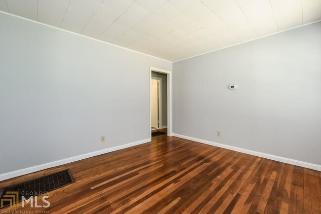 Building Photo - 477 Lakeview Dr