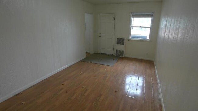 Building Photo - 2 bedroom in Cheyenne WY 82001