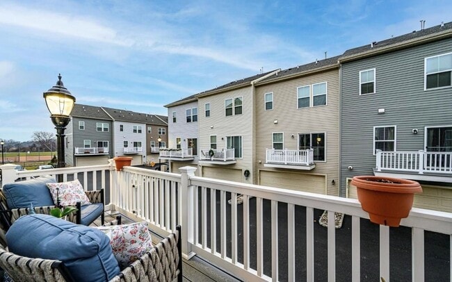 Building Photo - 303 Bayside Ct