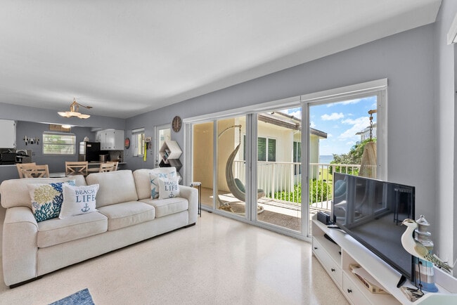 Building Photo - 1203 Hillsboro Mile