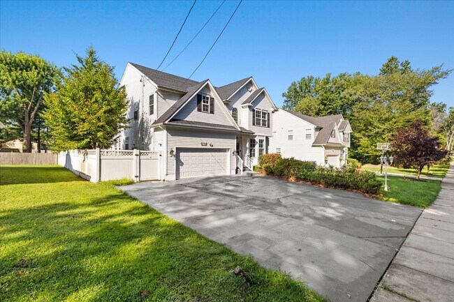 Photo - 898 Marlowe Rd House