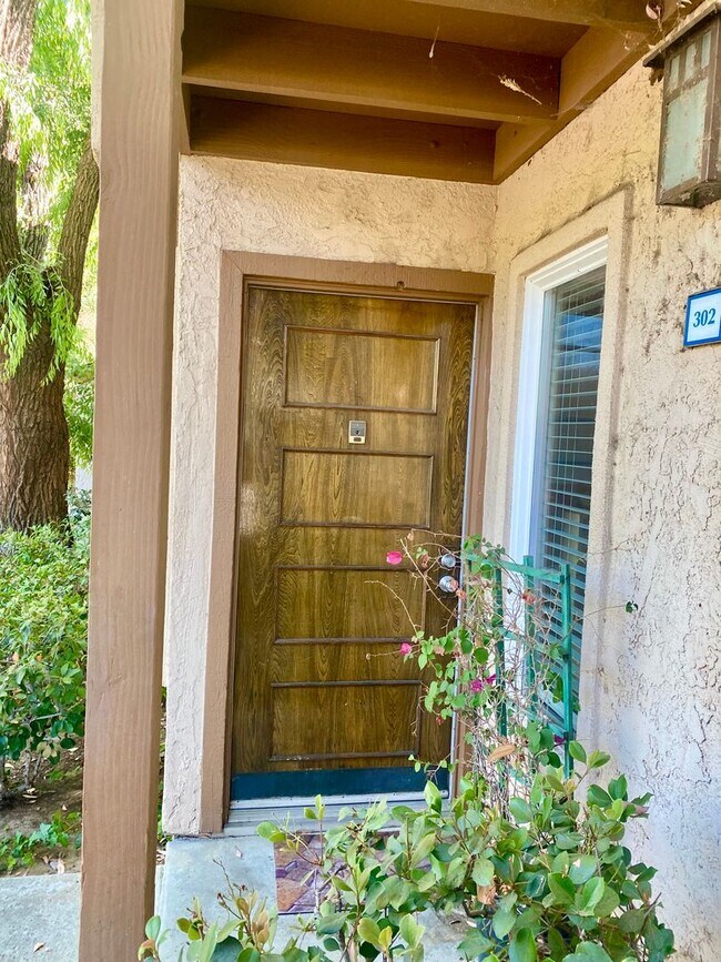 Foto del edificio - Quaint 1 bed 1 bath unit in Sequoia Village!