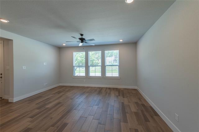 Foto del edificio - 9612 Sullivan Ln