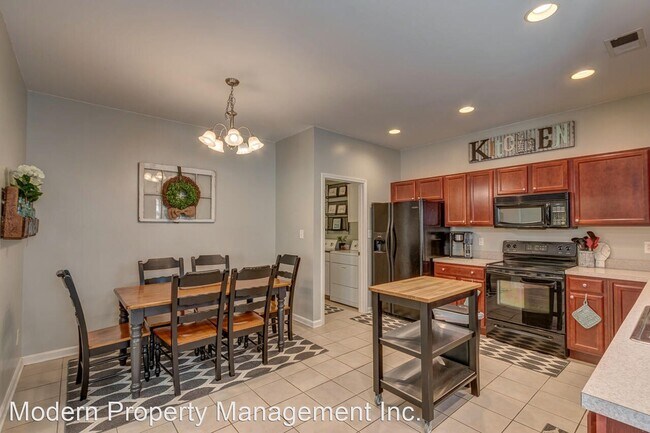 Building Photo - 3 br, 2.5 bath House - 2833 Michelle Park