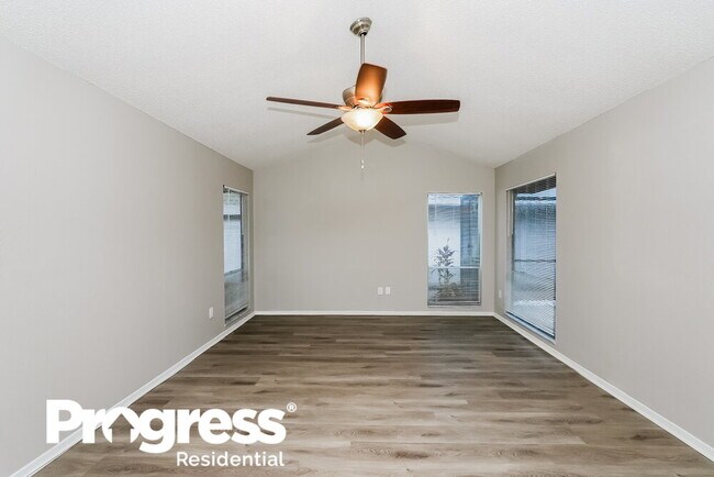 Building Photo - 6903 Silvermill Dr