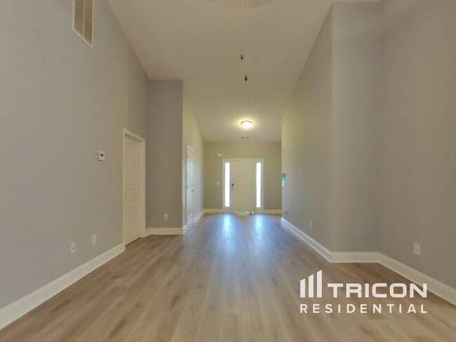 Building Photo - 511 Cole Creek Dr