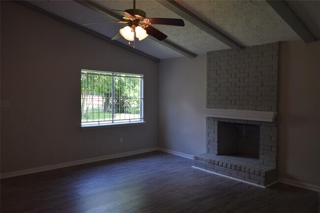 Foto del edificio - 7627 Belle Park Dr