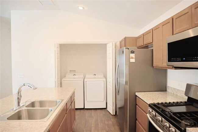 Foto del edificio - 6055 Allen Ave