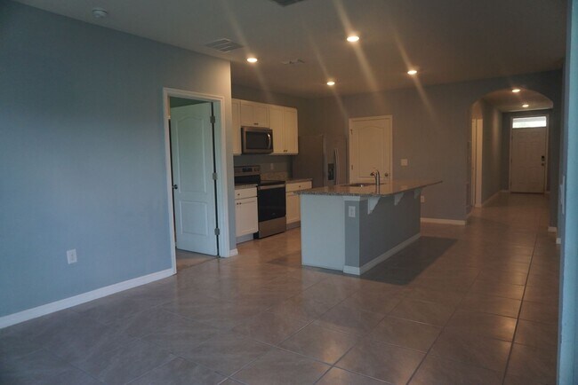 Foto del edificio - Home in Lake Gleason Reserve Deltona 3/2