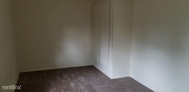 Building Photo - 1 br, 1 bath Apartment - 213 Elm St