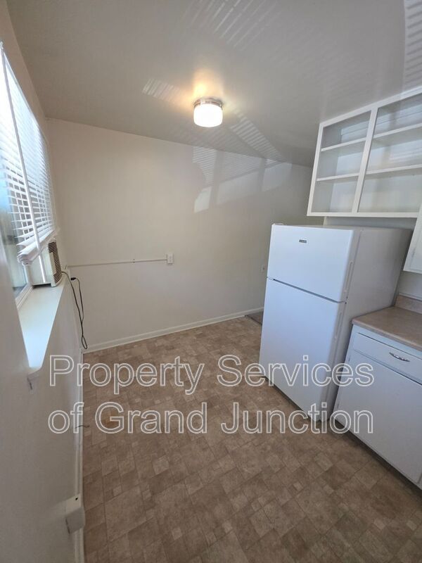Building Photo - 1362 Elm Ave