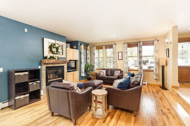 Foto del edificio - 408 Meadow Ct