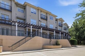 Building Photo - 3102 Kings Rd