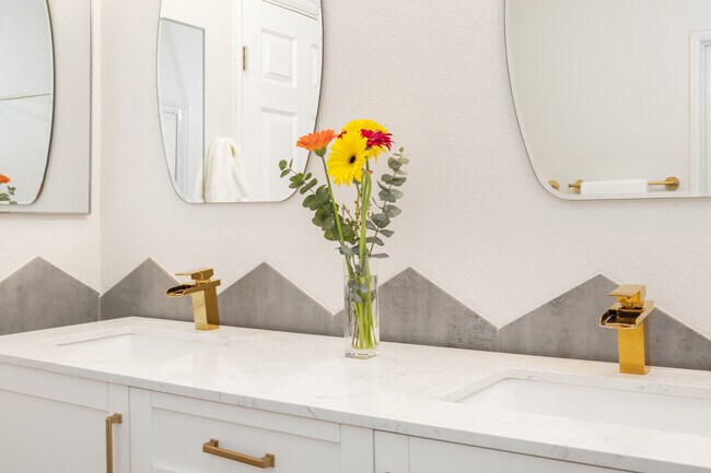 Building Photo - 82594 Hughes Dr