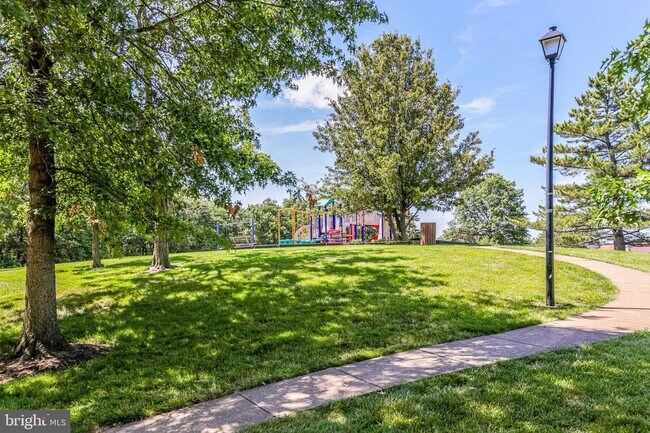 Building Photo - 6480 Brickleigh Ct