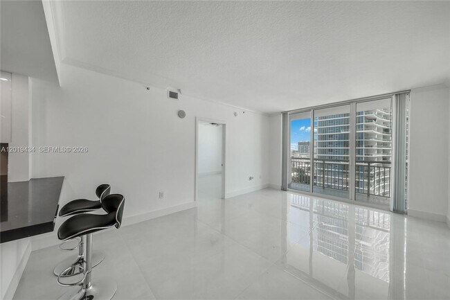 Foto del edificio - 2000 N Bayshore Dr