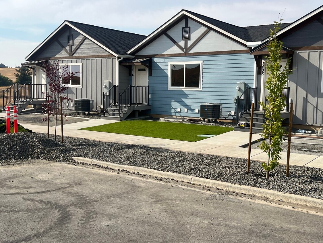 Front View - 1416 Edington Ave
