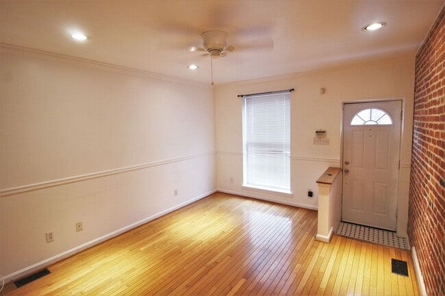 Building Photo - Gorgeous 2bd/1.5 ba Canton townhome. OSP, CAC, W/D and more! Available 3/13