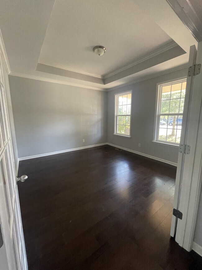Building Photo - 6477 Sunnywood Dr