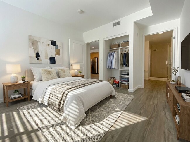 Building Photo - Cahuenga Place