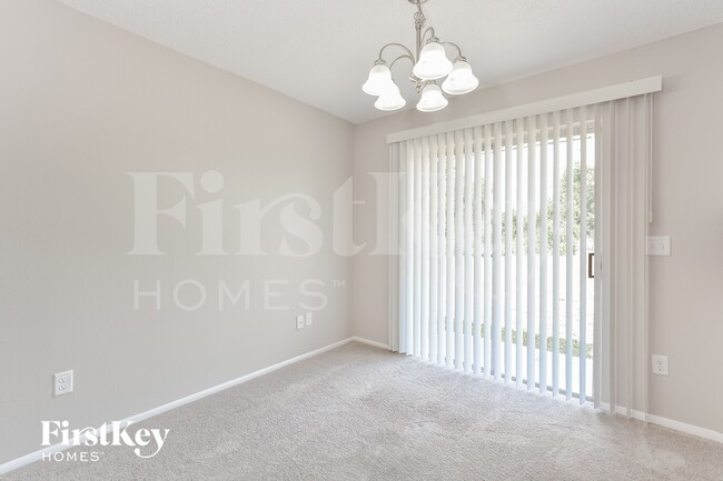 Foto del edificio - 910 Clayton Dr