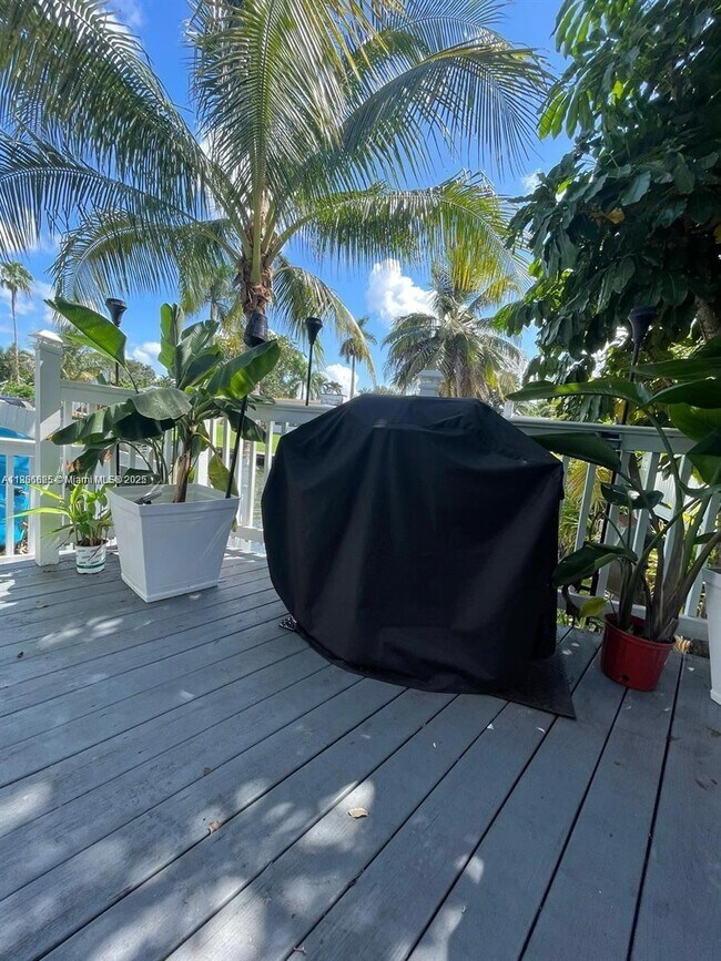 Foto del edificio - 5880 SW 15th St