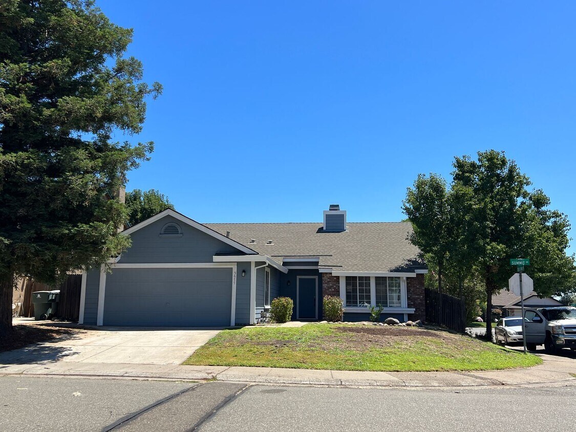 Primary Photo - 3 br, 2 bath House - 5677 SUMMIT DR