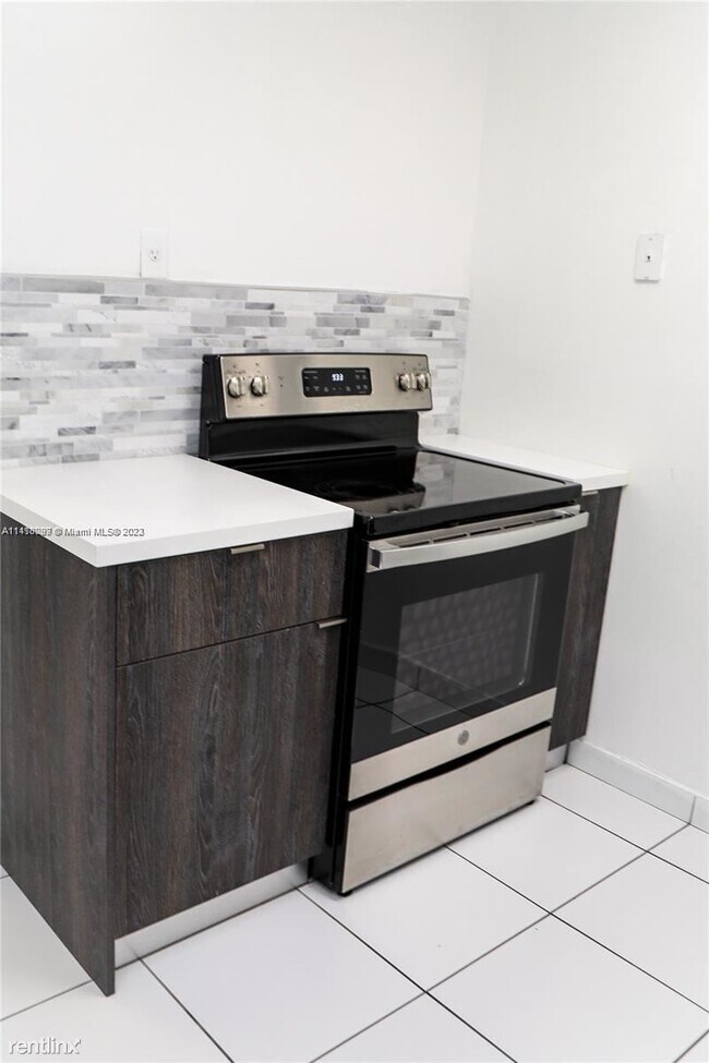 Building Photo - 2 br, 2.5 bath Condo - 6335 SW 138th Ct