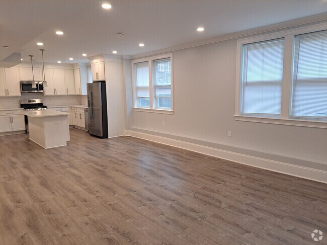 Building Photo - 120 Kenrick St