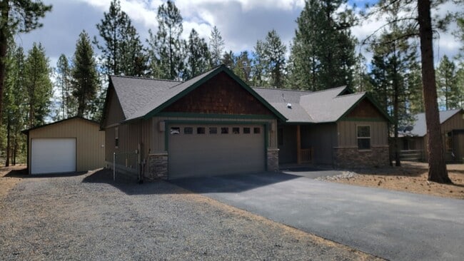 Building Photo - Custom 3 bedroom house with a Shop