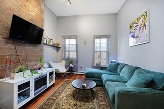 Building Photo - 203 Madison St