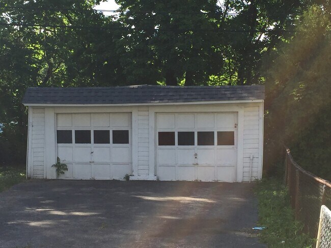 Building Photo - Whitethorn 3201-3203