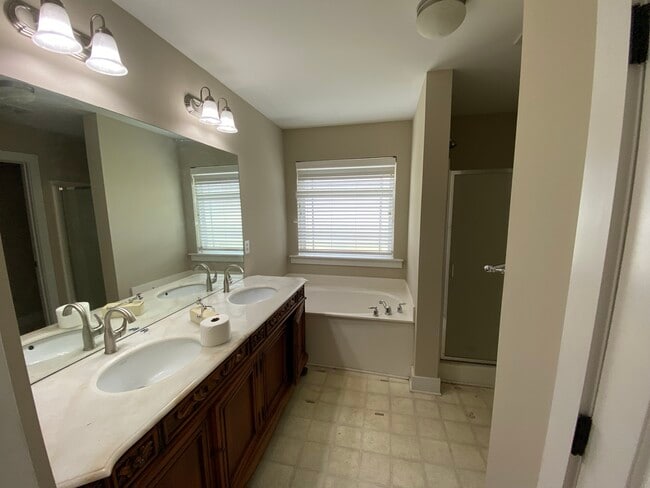 Building Photo - 105 Rossburg Dr