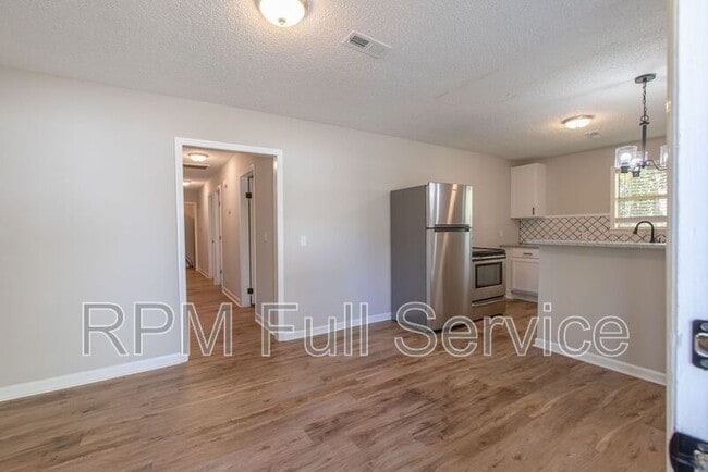 Foto del edificio - 1002 N Maple St
