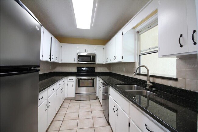 Foto del edificio - 739 Lake June Rd