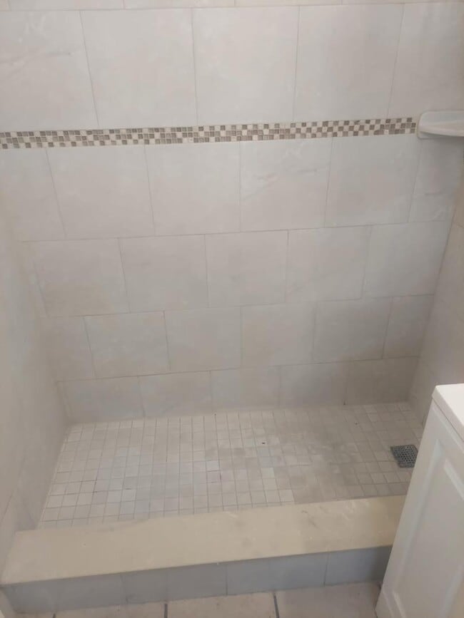 Photo - 5471 Ravenswood Rd Apartment