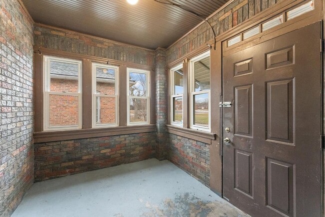 Building Photo - VOUCHER FREINDLY - COME SEE!!!!!!