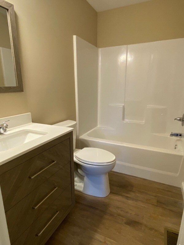 Building Photo - 208 Blue Spring Cir