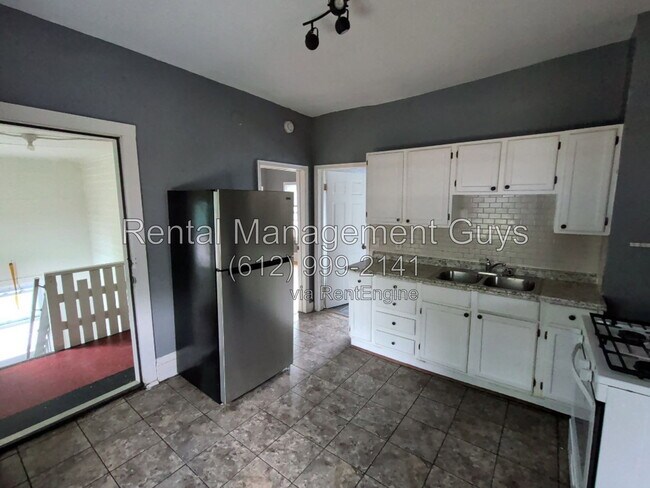 Foto del edificio - 2411 Golden Valley Rd