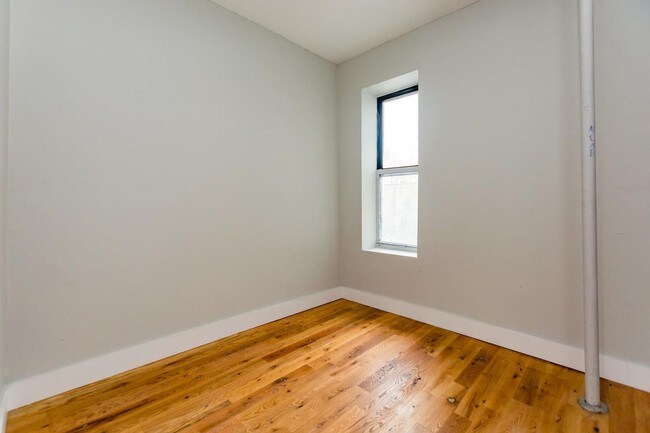 Building Photo - 297 E 149th St