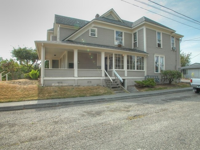 Building Photo - 2423 H St