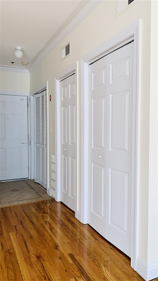 Foto del edificio - 78 1/2 Madison St