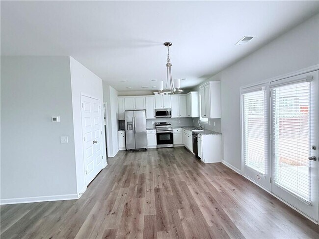 Foto del edificio - 409 McGinnis Cir