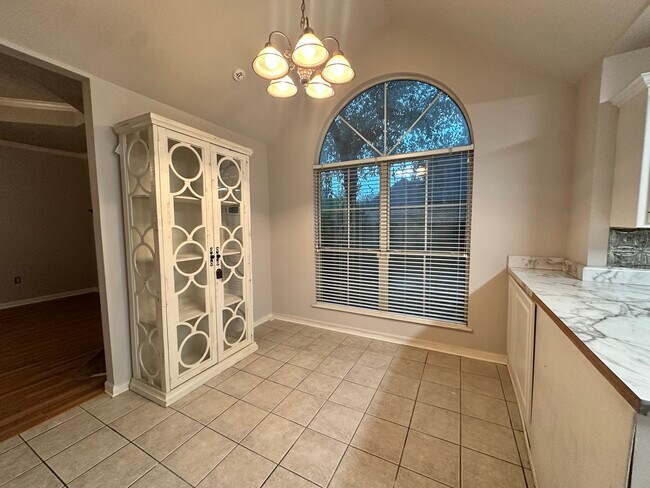 Building Photo - 131 Carolyn Ave