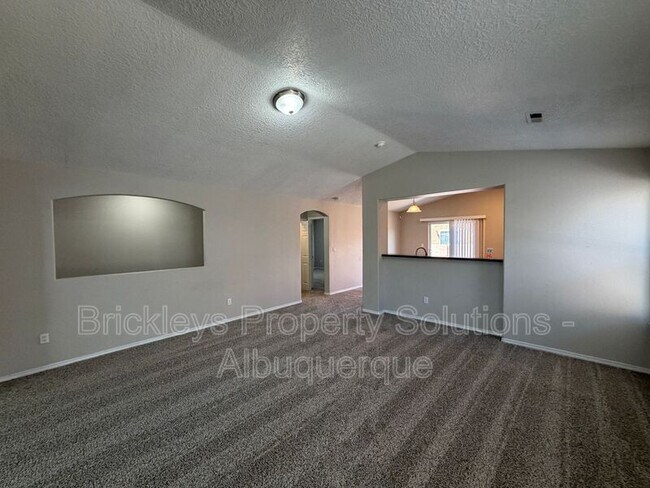Foto del edificio - 8035 Sierra Altos Pl NW