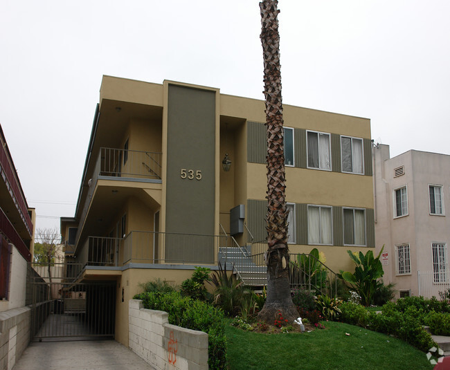 Foto del edificio - 535 N Heliotrope Dr