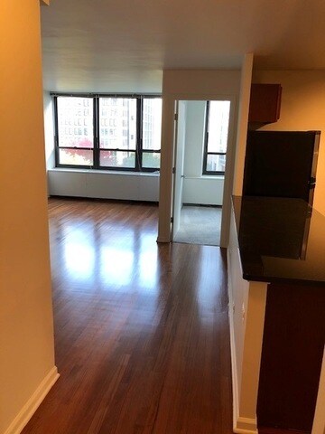 Foto del edificio - 222 E Pearson St