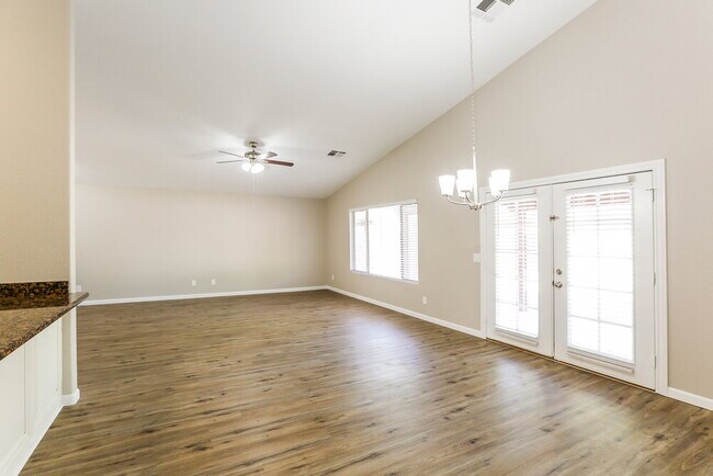 Foto del edificio - 2832 N 90th Ave