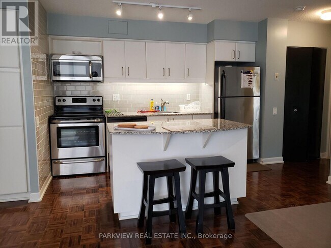 Photo du bâtiment - 1006 Sheppard Ave E